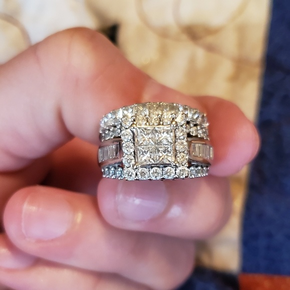 Wedding ring - Picture 2 of 3